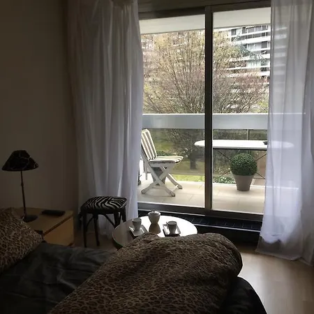 Junior Tour Eiffel Bed & Breakfast 2*