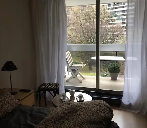 Junior Tour Eiffel 住宿加早餐酒店 4*