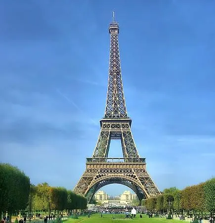 Junior Tour Eiffel 4* Párizs